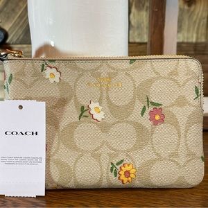 Coach Signature Nostalgic Ditsy Floral Wristlet Bag New NWT